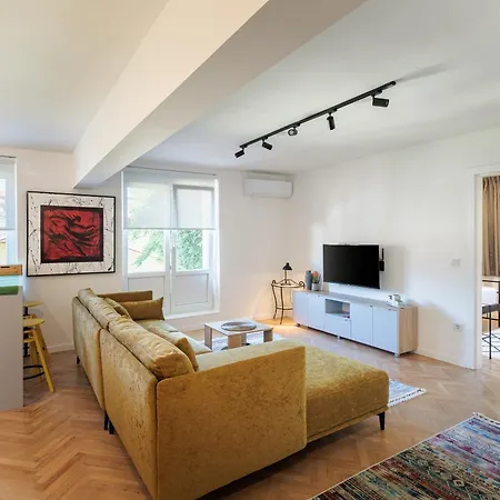 - Peaceful & Modern Old Town Apartamento