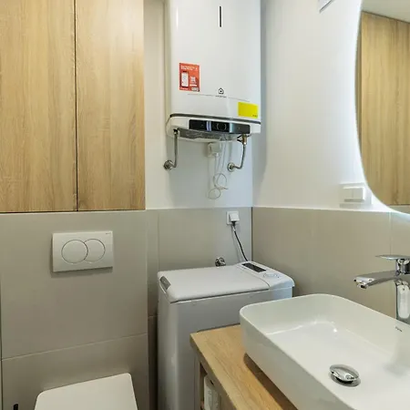 - Peaceful & Modern Old Town Apartamento